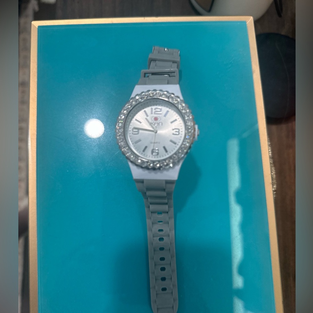 watch works perfectly fine